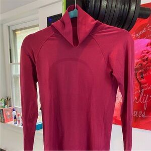 Lullulemon Long Sleeve Top swiftly
